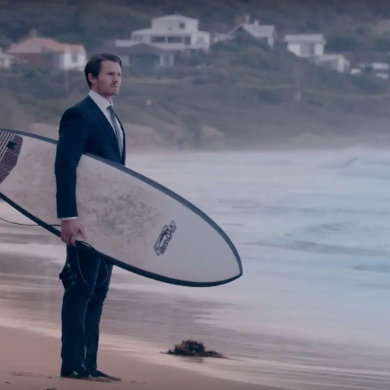 Patrick Dangerfield takes to the waves - Menzclub