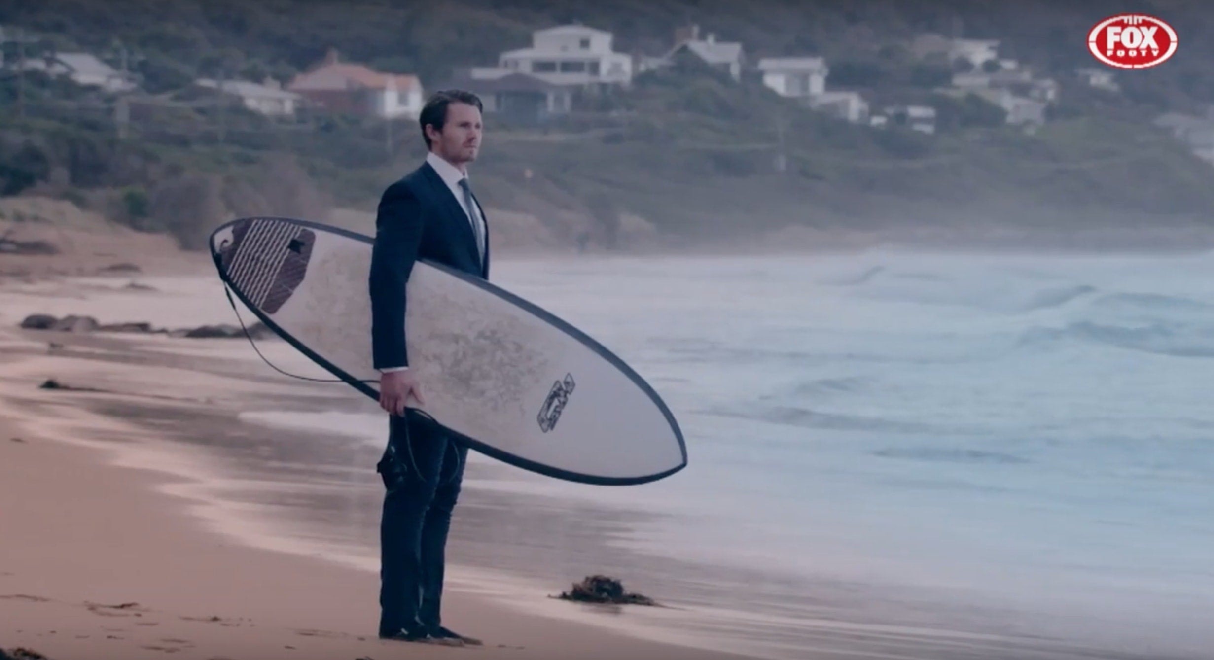 Patrick Dangerfield takes to the waves - Menzclub